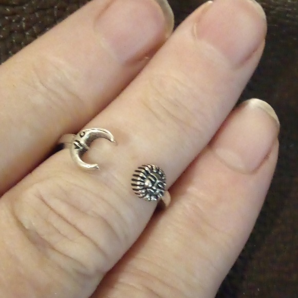 ❤️3/$10❤️NIP - Silver Tone Hollow Style New Design Ring - OS - Picture 6 of 7